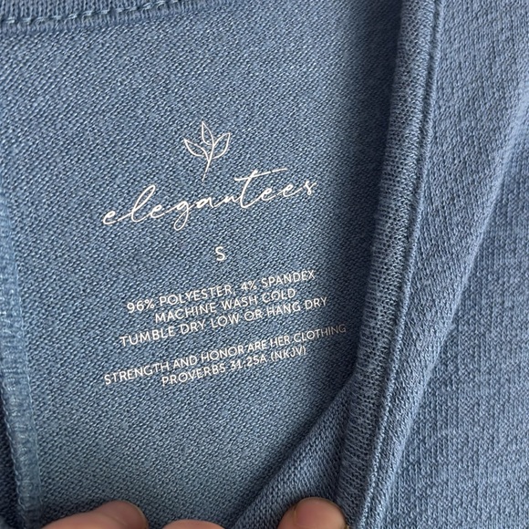 Elegantees Top - Picture 2 of 3